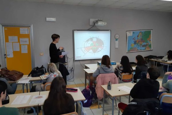 Immaginati alle superiori, STEAM e orientamento tra pari
