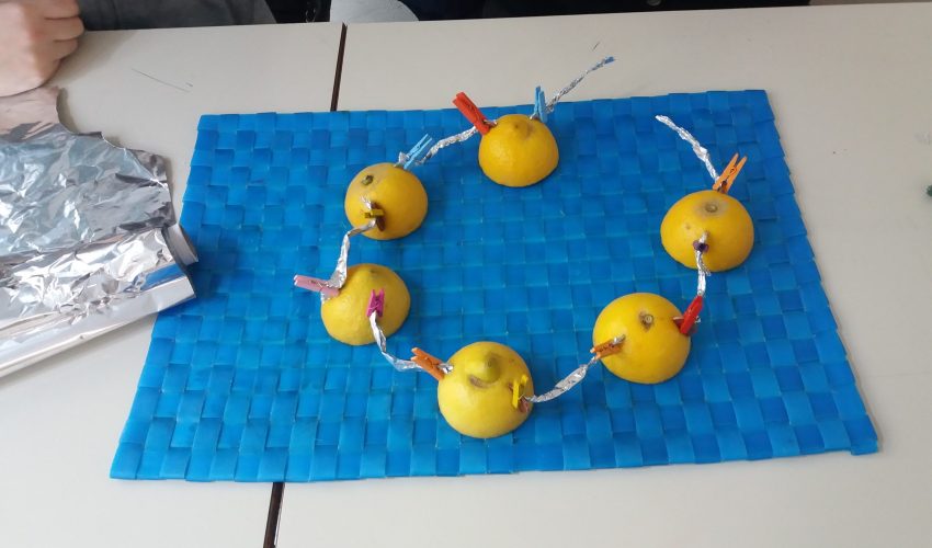 Laboratorio di fisica: i modelli di  leve e circuiti ideati dalle classi