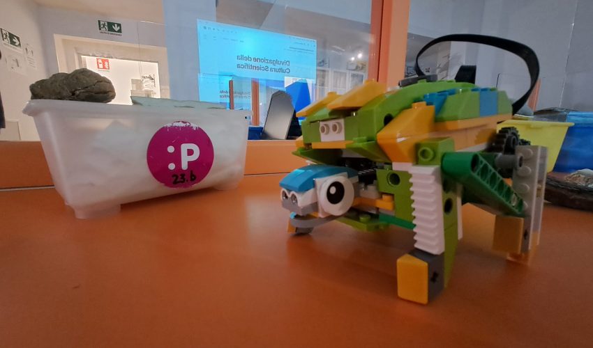 Dinosauri e robot: dalla paleontologia alla robotica per comprendere la nostra storia